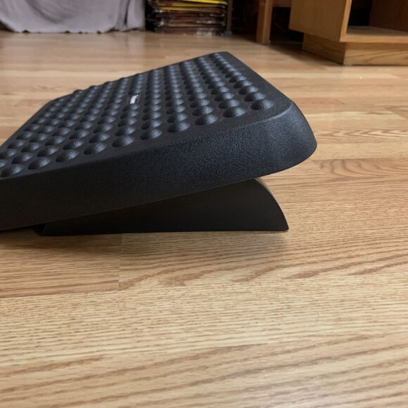 Fellowes Footrest - Picture 2 of 2